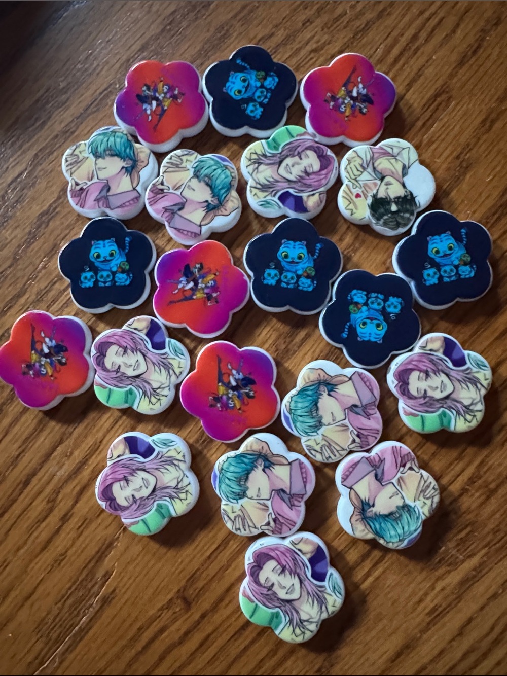 Lot of 20 K-pop beads